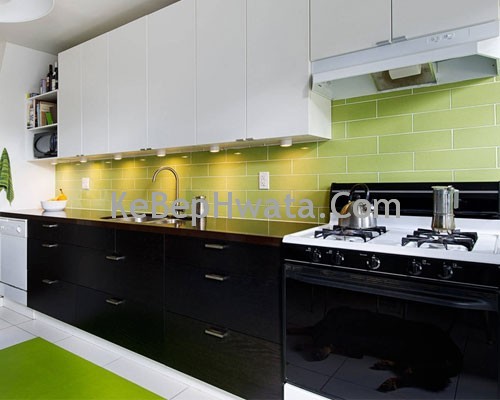 Tủ bếp inox acrylic có độ bền rất cao vì sử dụng chất liệu cao cấp