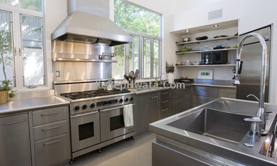 Tủ bếp inox của Hwata Việt Nam chất lượng vượt trội, giá thành hợp lý.